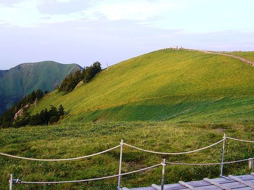 640px-TSURUGISAN-SUMMIT.JPG